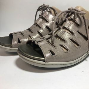 Aravon Women's Bromly Ghillie Flat Sandal